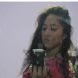 Sonrian , uno nunca quien se pueda enamorar de nuestra sonrisa :D