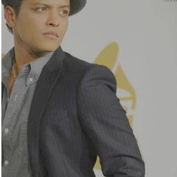 Eu não sou Normal por 3 poréns sou #Hooligan, #Navy #Fenty #HeartBeat amo vcs @BrunoMars  @Rihanna @JessieJ ♥
http://t.co/weibpIn5