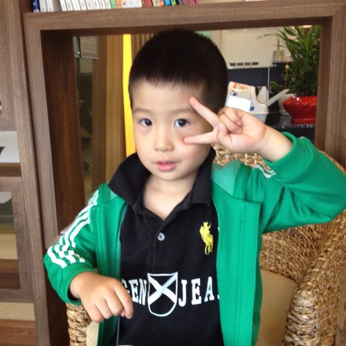 ChonTG's profile picture. 혼자 가면 빨리 가고, 여럿이 가면 멀리 간다.