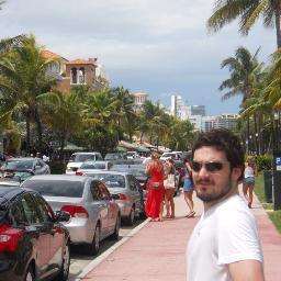Programador, geek, virtualizador, comerciante, chanchero, mini sojero. 