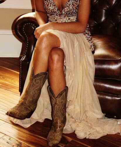 I'm a Hell raisin' Southern Belle. Waitin' to be engaged to a hell raisin' southern gent. God Bless Outlaws Like Me.