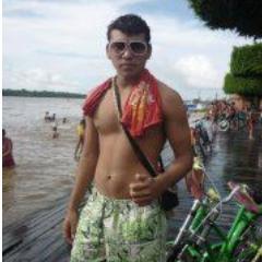 sou apenas apenas um menino com grande sonhos... nunca ninguém ira me deixar pra baixo!!!☺