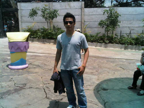 Just an ordinary boys who can do many mistakes so forgive me if i did. but don judge me from the cover... Rixdna Cornelia
