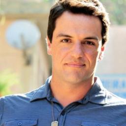 Ator , atualmente em Salve Jorge como Theo , na rede globo.