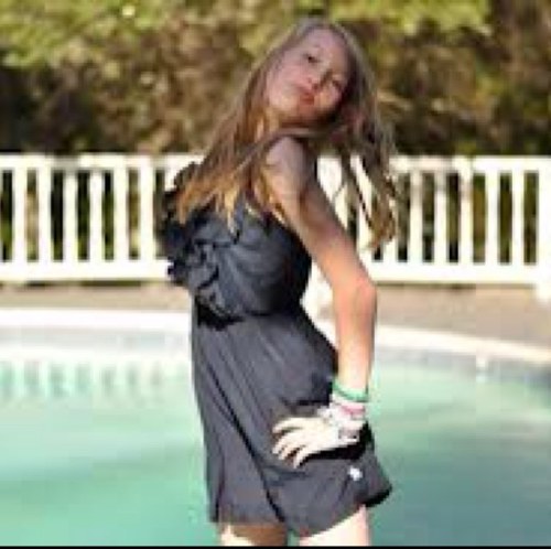 Hi I'm Kaitlyn Tyson!! Abercrombie model. Sangle an lookin!