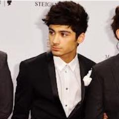 É incrivel como cinco garotos mudaram a minha vida s2 !@zaynnalik como eu te amo ♥ ! @onedirection razão da minha vida c2 ! Since: 22/9/12 . Segue?sigo de volta