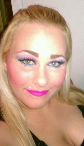 saralenea's profile picture. 