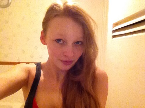 Yeah hi 
Surrey
Dm me
I follow back