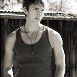 I am Lucian, protector and leader of the Lycan race. My heart belongs to @Scar_Howlin . RP (18+)