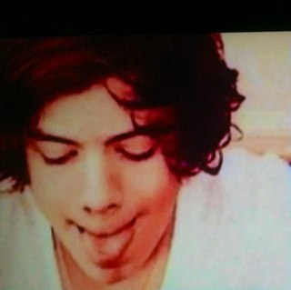 I'm ITALIAN and I love JUSTIB BIEBER ONE DIRECTION ♥ ♥ ♥ ♥ ♥ ♥ ♥ ♥ .... i think they are SO CUtE!!!!! XD Sofiitvb!!!!! Harryiloveyou!!!!!!