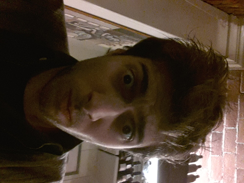 meunofficial's profile picture. Con la testa sull'isola. Ma quale?