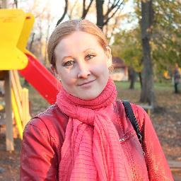 Работаю на гос.предприятии,учусь в университете,воспитываю двоих детей.