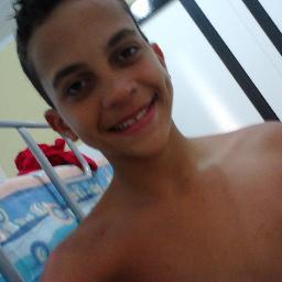 Chato....Antipatico....Carinhoso....Bunitinhoo.....Inrritante....Amoroso.....Idiota....Lezado....e Feliz...!!!
Prazer....Eu (Erick William)