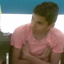 16 Anos , Inteligente , Simples , Simpatico , Sonhador , Tímido , Sincero , Engraçado , Carinhoso e Batalhador. Orkut :  http://t.co/oJfbPsJ9