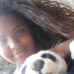 Sincera,Judô, vivendo num mundo encantado, terra do nunca,sensivel, brincando de ser feliz, Avril Lavigne sz', ssim e amoo esmaltes :3