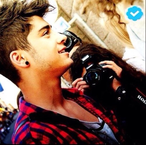 Tu me follow j'te follow et on tombera Follow'ment amoureux..