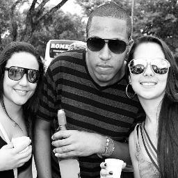 BruhnohSnap's profile picture. O agora vive me presenteando com momentos tão bonitos...
 eu já não quero saber do que não foi, nem do que vai ser.
 Vivo só as horas que são.