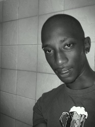 elabenji's profile picture. 