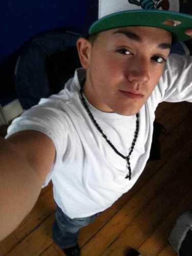 I'm 16 My Name Is Jalen Mixed with Puerto Rican I'm From Puerto Rico I Stay Swagged Out Follow Me Tho My Twiffey @Xjalenx_willx