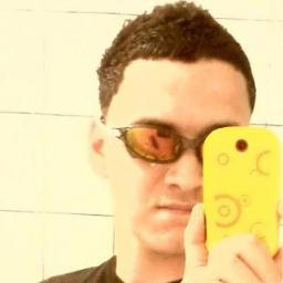 ...Tenho 17 anos, sou do signo de Aries, Sâo Paulino  brinque,pule,erre, aprendi,sonhe,amo minha família & amigos., Ousadia & Alegria ,kk