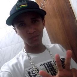 Leehandro Zumba dos santos, olhos castanho, amo Brincar, aprender,divertir. Não vivo sem Minha familia & amigos