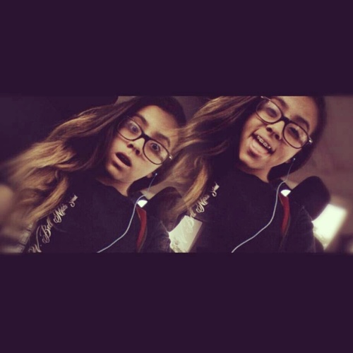 Short |out going |cheerleader|friends & family | #teamfollowback (;♡