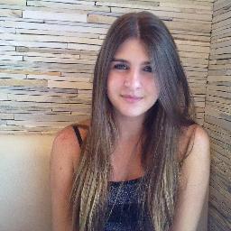 Eu não sou uma pessoa extremamente feliz, eu só sei esconder bem a minha tristeza. / Libriana