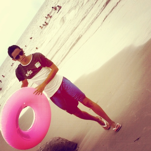 Apenas um menino que acima de Tudo em #Deus Confia! http://t.co/dnNcxqi0