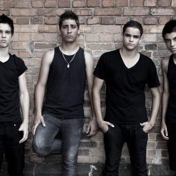 Banda SEM MISÉRIA ||

 Bilu-Baixo~Vocal ||  Caio-Guitarra~vocal ||  Marcos-Guitarra ||  Igor-Bateria