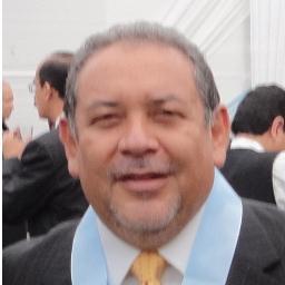 Abogado, con Maestría en Derecho Corporativo y Maestría en Educación con Mención en Políticas y Gestión.
