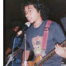 Inconforme, metal por siempre, crítico, a veces serio pero siempre desmadre