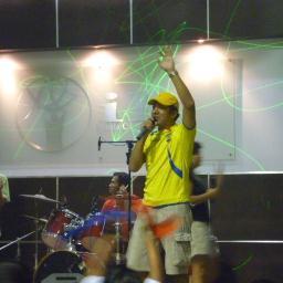 Amo a Dios, mi Familia, música es mi vida, Fisioterapeuta, Comunicador Social, B.S.C , Juventus, Tenis, Roger Federer, Ciclismo