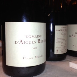Domaine vinicole né vers 1870 et repris en main depuis 2000 avec un objectif de qualité et de nombreuses récompenses au rdv !
Suivez-nous et Dégustez nous !