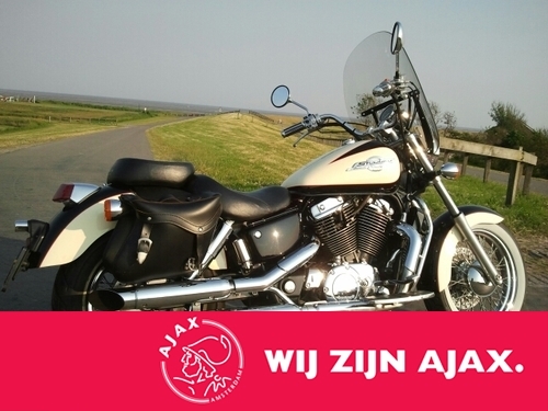 wonend op West-Terschelling,getrouwd met Sietske, pa van twee kinderen ,opa van 5 kleinkinderen,motor rijden en golfen.