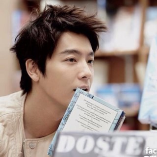 อันยองคร้าบบบ ทุกคน *โค้งงามๆ* ผม ทงเฮ แห่ง ซูจู นะฮะ ฝากเนื้อ ฝากตัว ฝากใจ(?) ดัวยนะฮะ ฟอล.มาหาผมสิ ^^ ผมรอคุณนะฮะ *ส่งจุ๊บ* .. ❤ ~ 사랑해요 ❤
