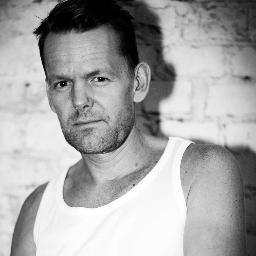 chrislinnell's profile picture. Komiker, producent. Driver Praise.se och gör succé poddcasten Nisse och den där äldre.