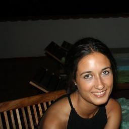 Elenagonzalez93's profile picture. En mis ratos libres soy fotógrafa y taxista.