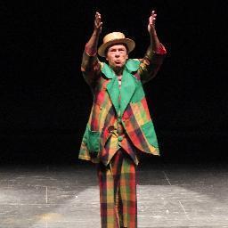Mago payaso musical y fiesta de la espuma. Ver en la página http://t.co/Hu2Nl9BZ  y en      http://t.co/G9mm9ZYa