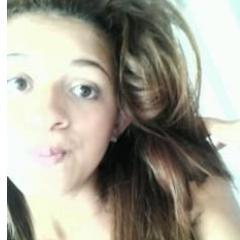 Sou apenas uma TEEN , que ama fones no ovido , ama chocolate, e sou uma blogueira, pra mim é um hoby!
Blog : http://t.co/ncjxQjDL