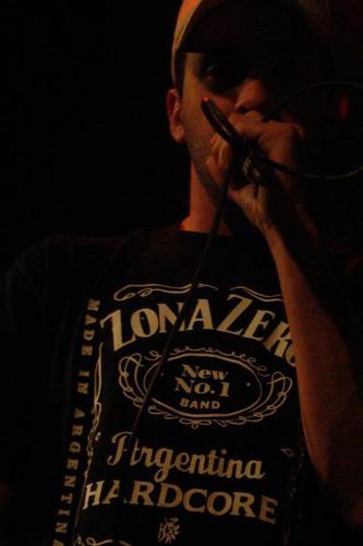 rimaestroZNZ's profile picture. entren, siéntense dicto la setencia.