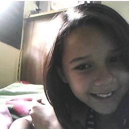 gosto de cantar e gosto muito de ficar no facebook e no twitter
mais o meu rob msm e cantare faze teatro