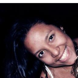 Seja feliz do jeito que você é, não mude sua rotina pelo o que os outros exigem de você simplesmente viva de acordo com o seu modo de viver.