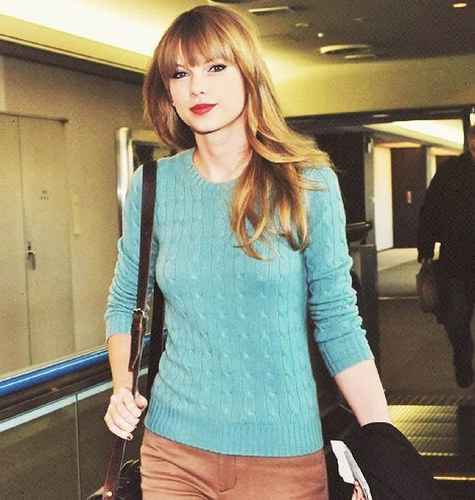 Hello guys! I just make a swiftie account so follow me if you are swiftie! I will follow you back :)