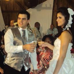 Casado com Nayara Santos, Cristão da Igreja do Evangelho Quadrangular e Adorador, Vendedor da Criativa Decoraçoes