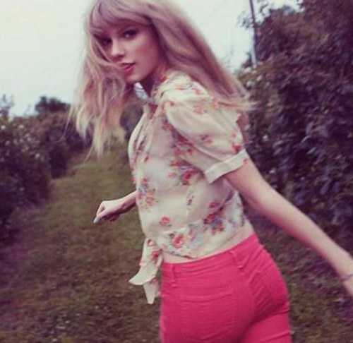 I am a swiftie i like all swift things.