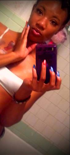 - touu pretty , : ) love pussy & dikc , just aha D O W N , bitch . FREAK touu the M A X . mentioon mee & il foLlow : ) ihoLd LOTS of weiqht in thaa 2-6