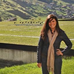 Architect, amateur baker, wanting to travel the world.