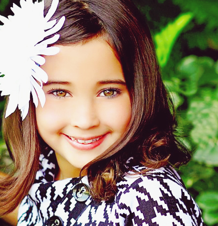 The Official Twitter of Toddlers and Tiaras Season 5 Star Emma Brock featured on Beautiful Me Rockin Around The Clock Pageant #ToddlersandTiaras