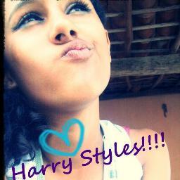 Amo a banda ''ONE DIRECTION ''e em especial Harry Styles o meu favorito e espero poder um dia conheçe-los pessoalmente!!!