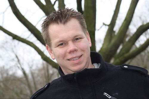 Ajacied in hart en nieren, getrouwd met Manuela en vader van 4 kinderen Amber, Joel, Luna en Senna.